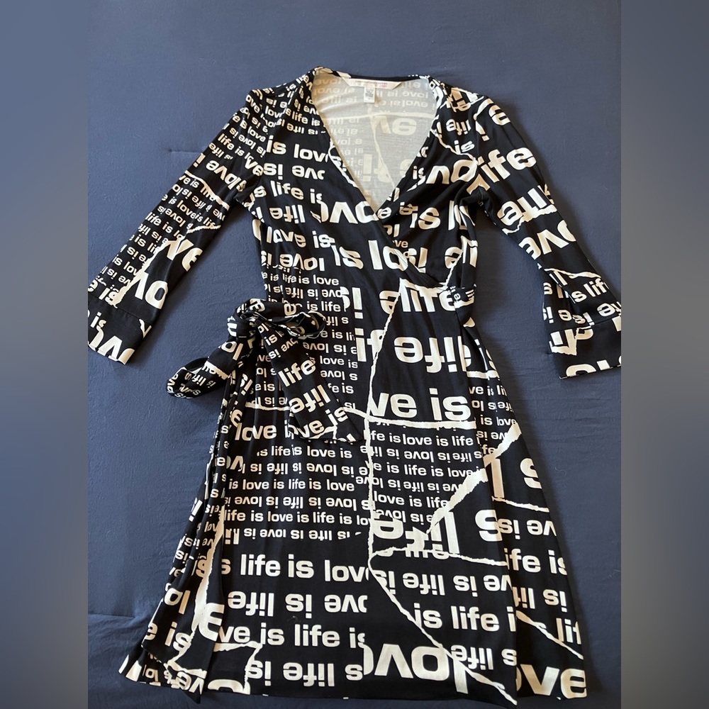 Diane von Furstenberg Black and Cream Vintage Julian Mini Casual Dress- size 4